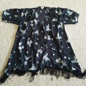 Lularoe monroe kimono